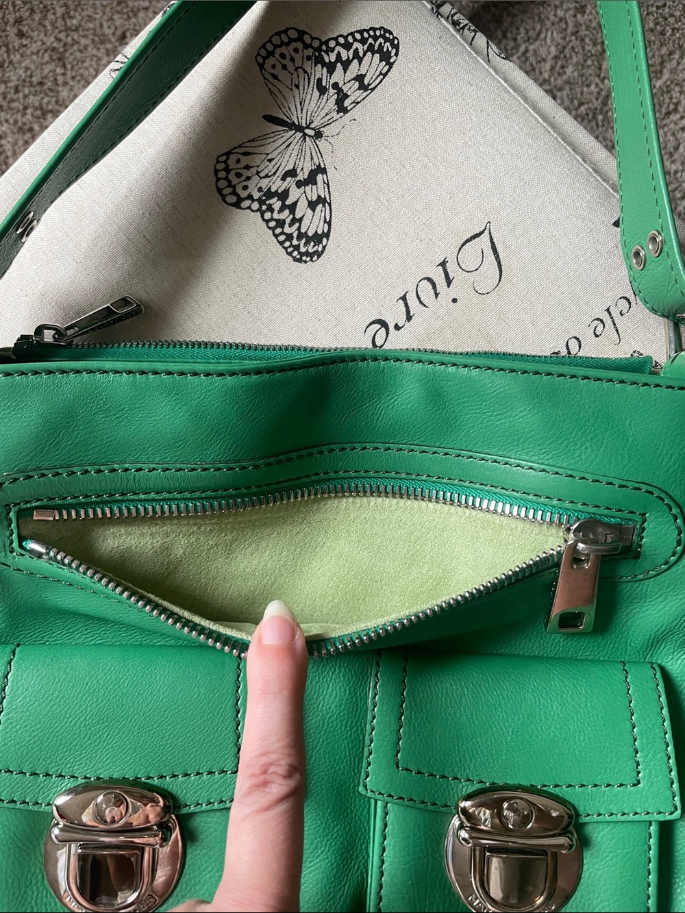 Marc Jacobs Emerald Green Leather Shoulder Bag with Front Pockets - Picture 2 of 14